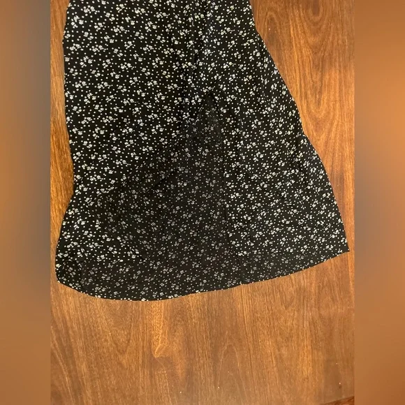 Hollister Black Floral Puff-Sleeve Midi Dress - Picture 3 of 4